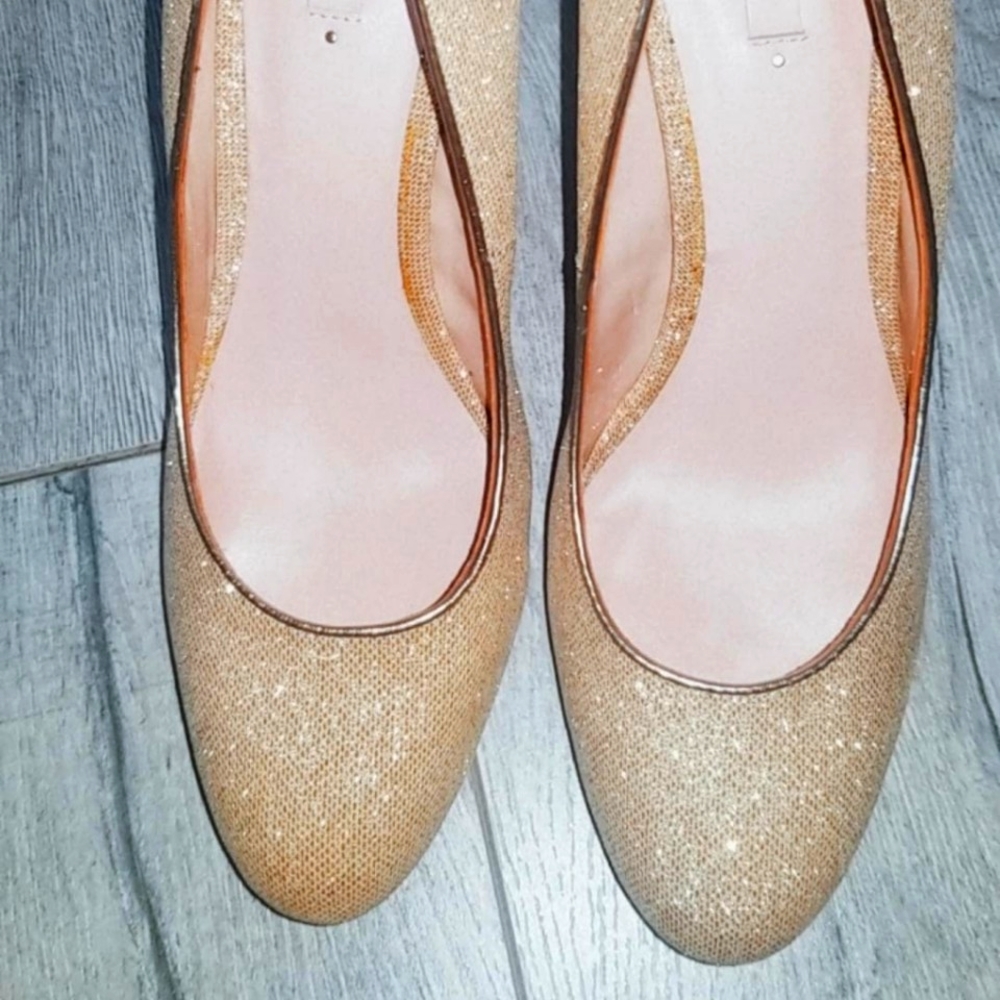 Gold sparking heels